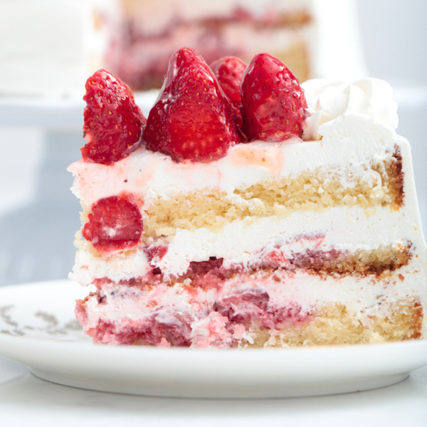 Tarta de fresas con nata